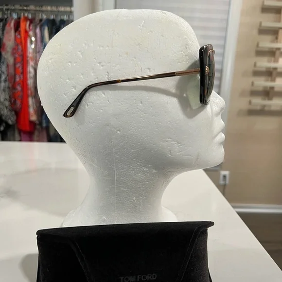 TOM FORD Tortoise Shell Rose Gold Sunglasses Green Gradient  display picture 1